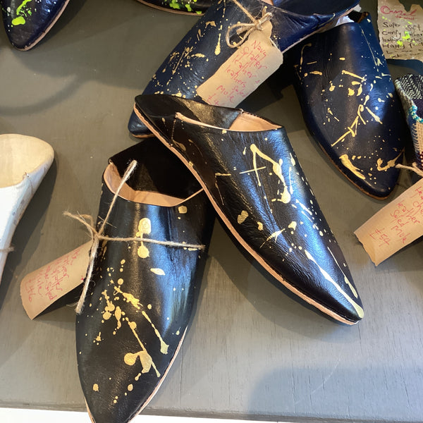 BlKS01 - Black leather gold splatter mule