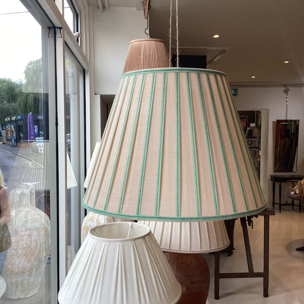 DT-21 - 44cm Milano, Finch lime/blue striped pleats