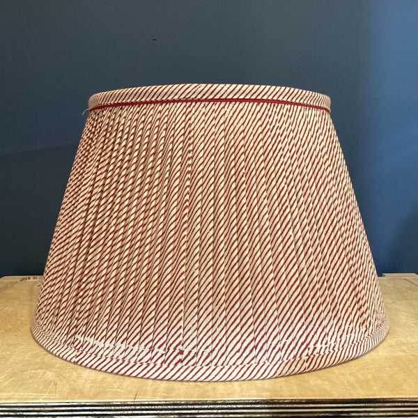 DT-18 - 30cm Milano, red block-print candystripe gathered cotton
