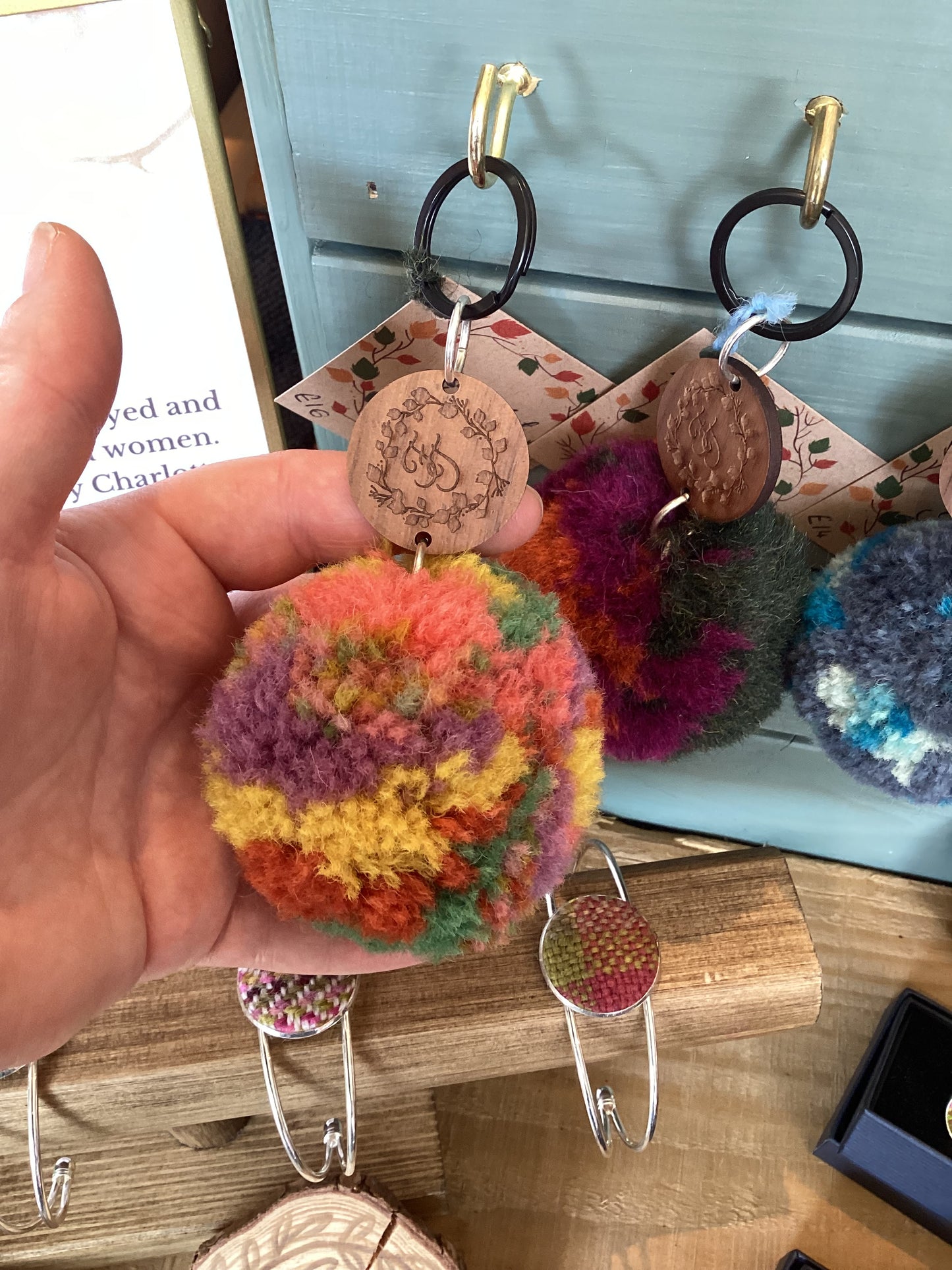 FLT-POMKR3 - large pom-pom keyrings