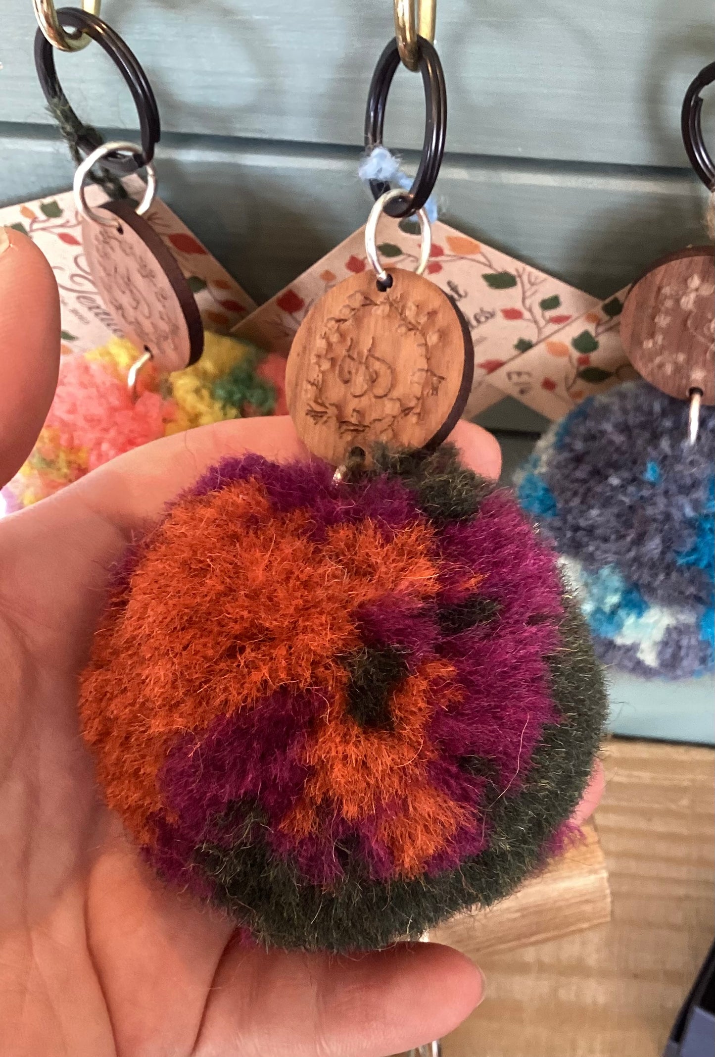 FLT-POMKR3 - large pom-pom keyrings