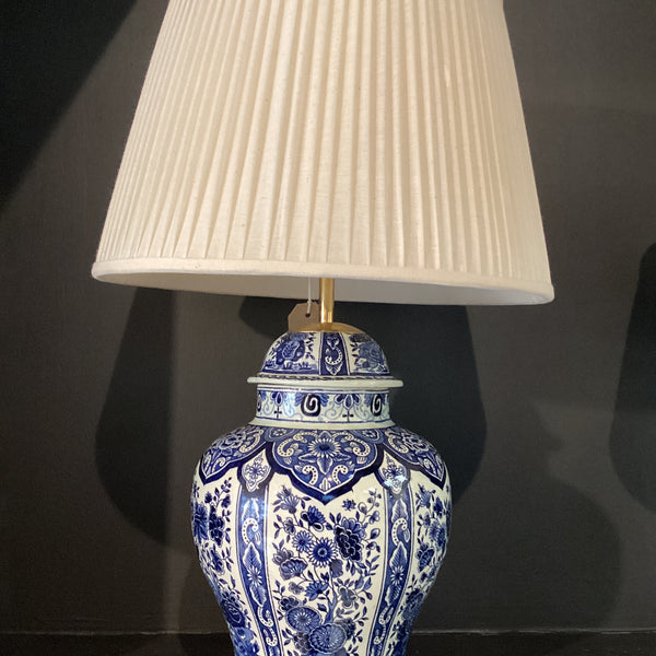 DT-04 - Boch Delftware lamp and handwoven cotton shade