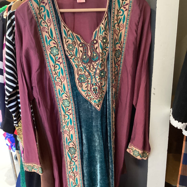 PLEW02 Arabic Trad Dress