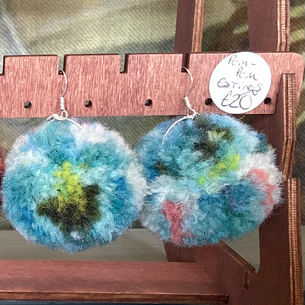 FLT-POMEA2 - pom-pom-earrings-3