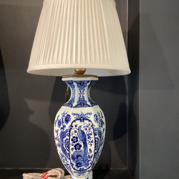 DT-05 - Small Bock Delftware lamp with handwoven cotton shade