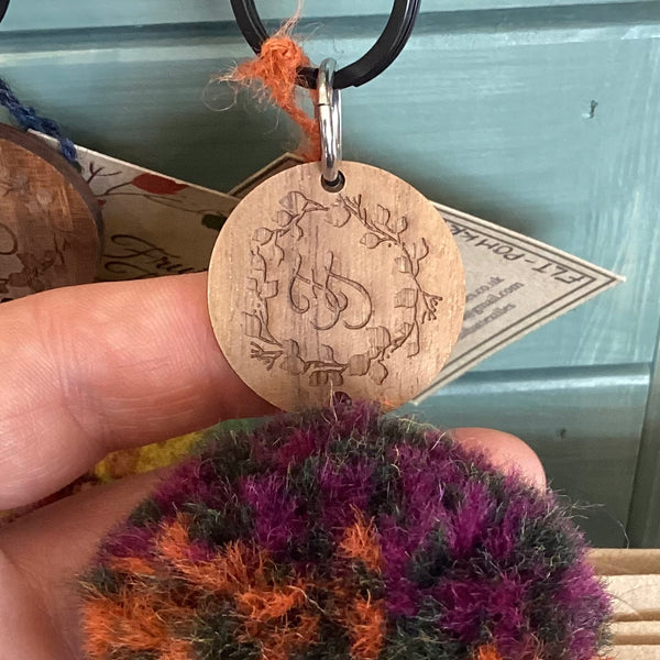 FLT-POMKR1 - pom-pom-keyring-3