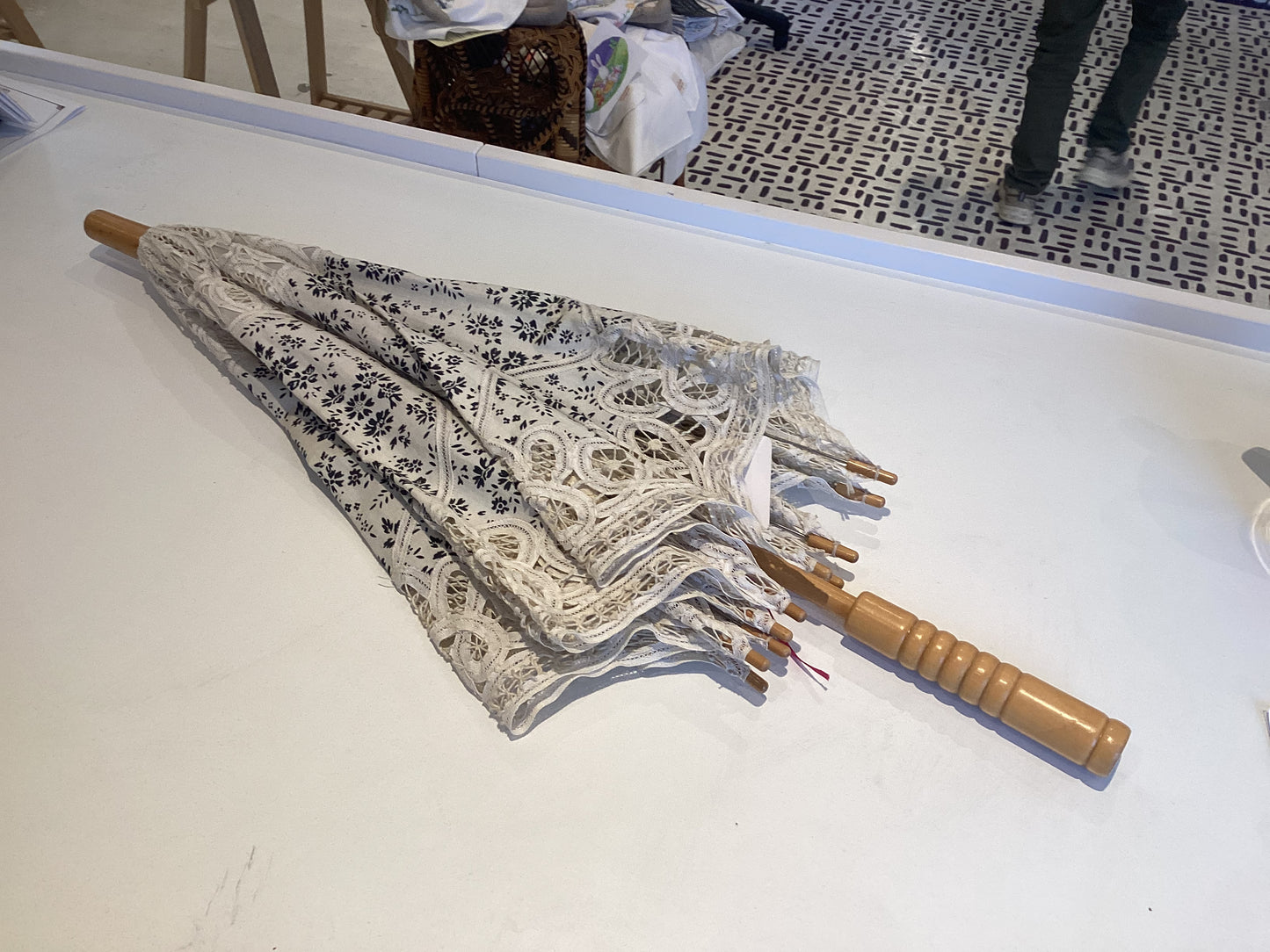 CB24 - Vintage Lace Parasol