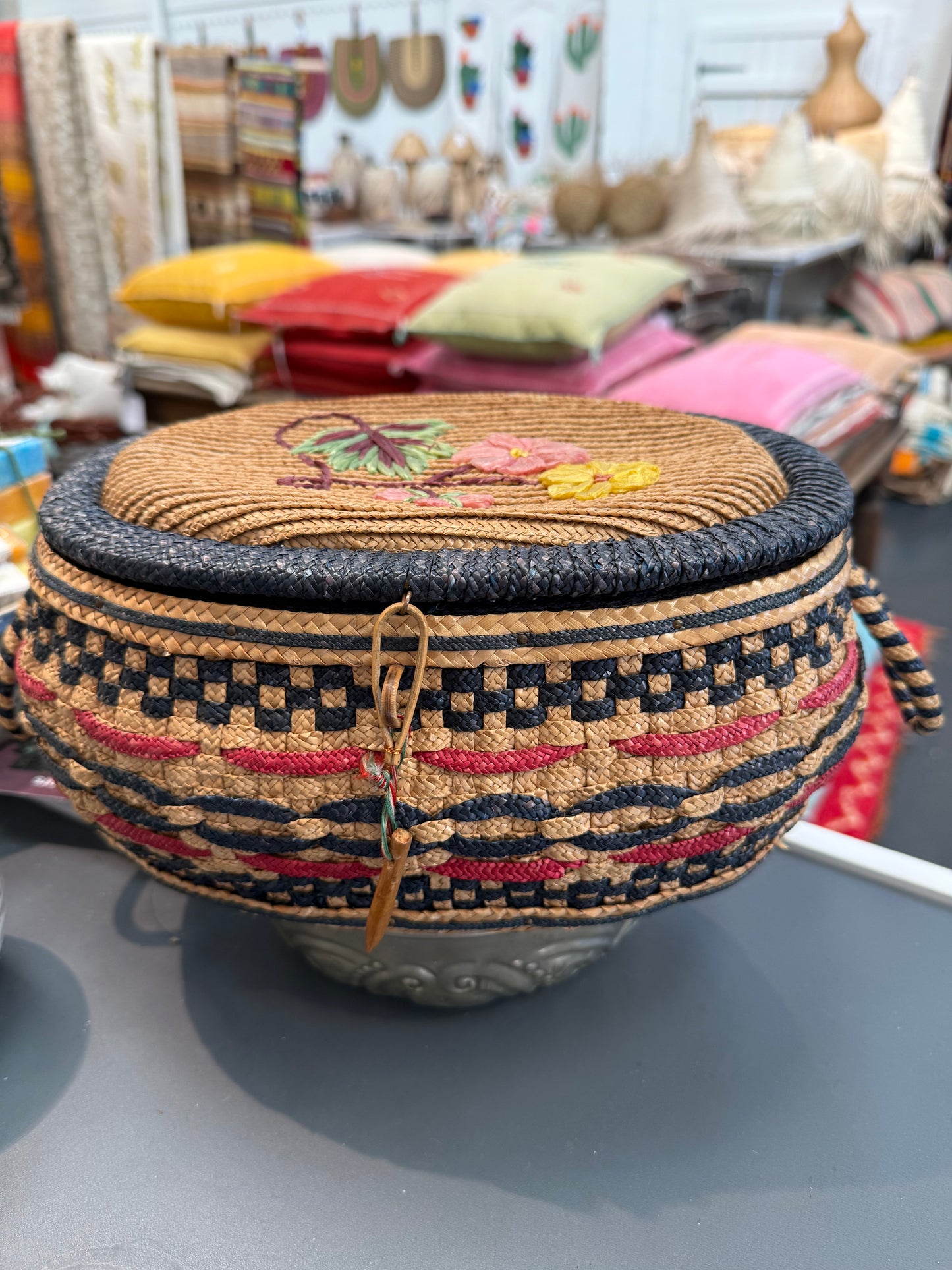 CB42 - Vintage Sewing basket