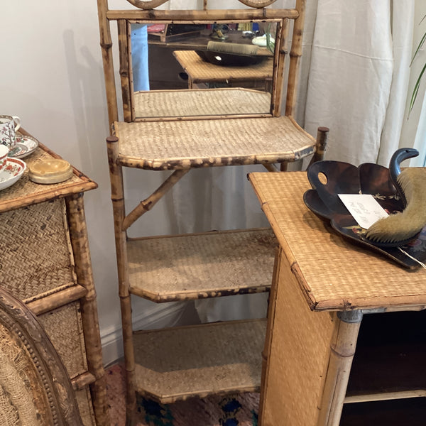 Bamboo shelves with mirror IS0047