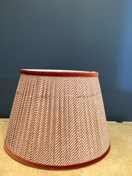 DT-17 - 25cm Milano, red block-print candystripe gathered cotton, with velvet trim