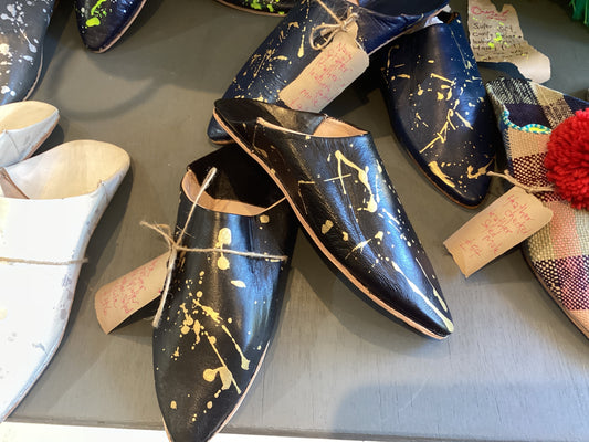 BlKS01 - Black leather gold splatter mule