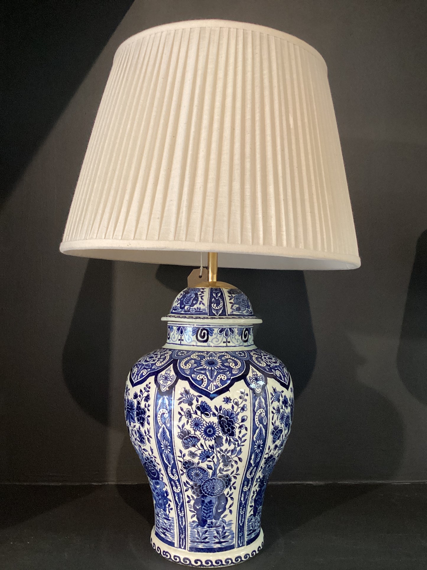 DT-04 - Boch Delftware lamp and handwoven cotton shade