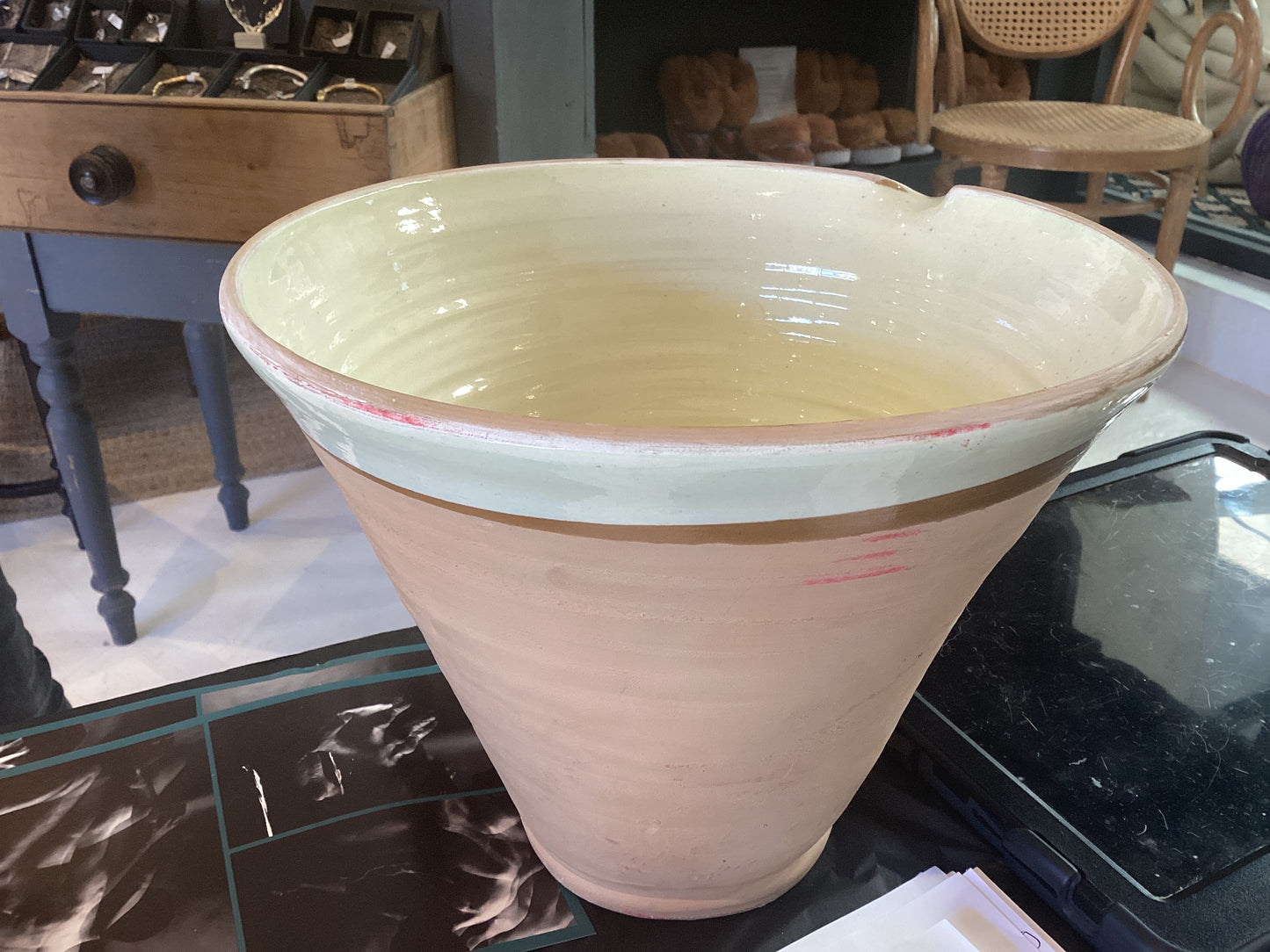 Ceramic pot