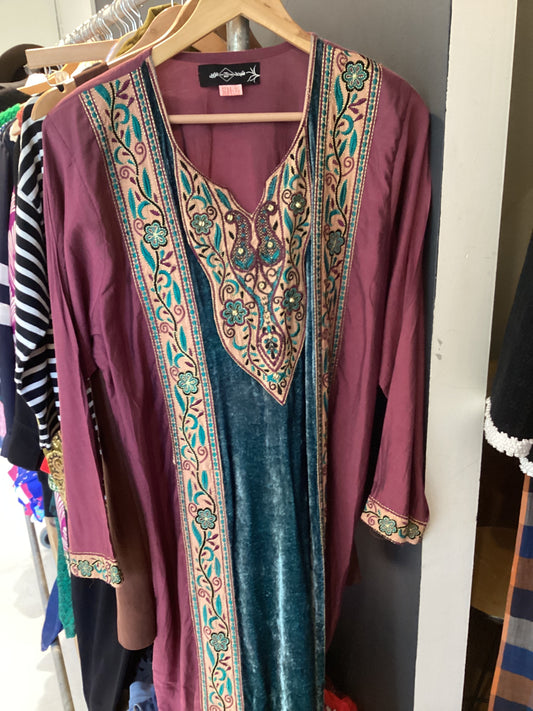 PLEW02 Arabic Trad Dress