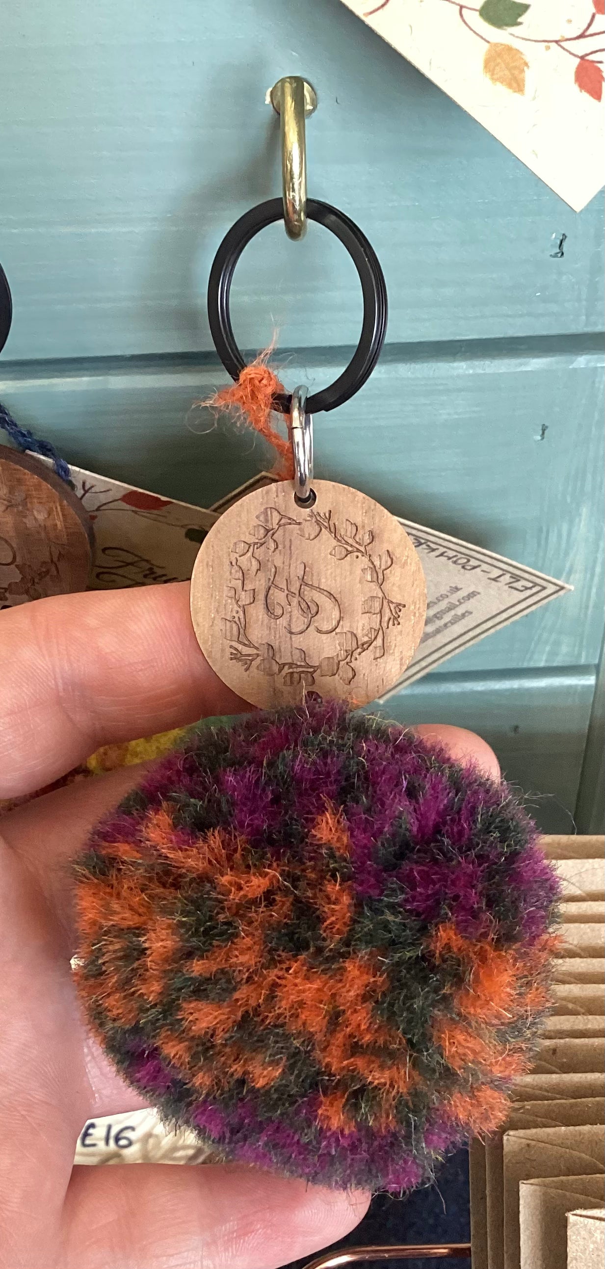 FLT-POMKR1 - pom-pom-keyring-3