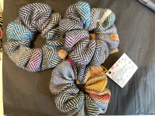 FBT-LGSCR - Large British Wool Scrunchies