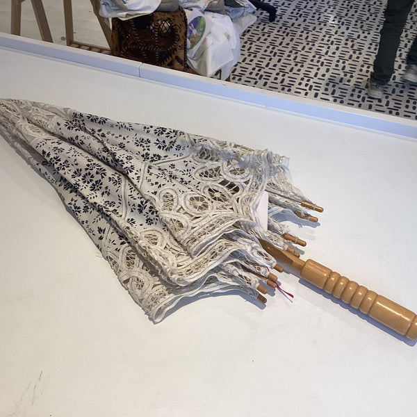 CB24 - Vintage Lace Parasol